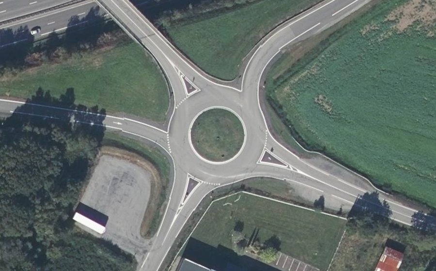 Vue aérienne du Rond-point anonyme n°1308565708
