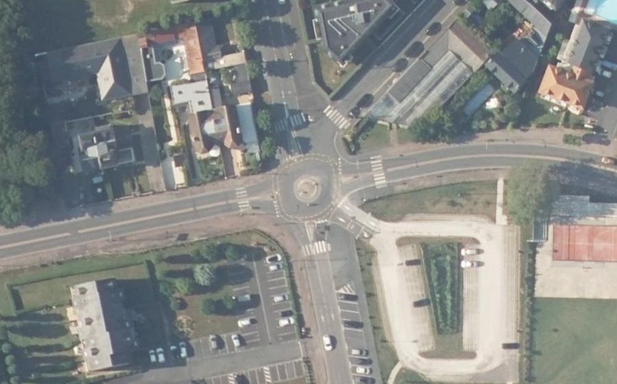 Vue aérienne du Rond-point anonyme n°1308612153