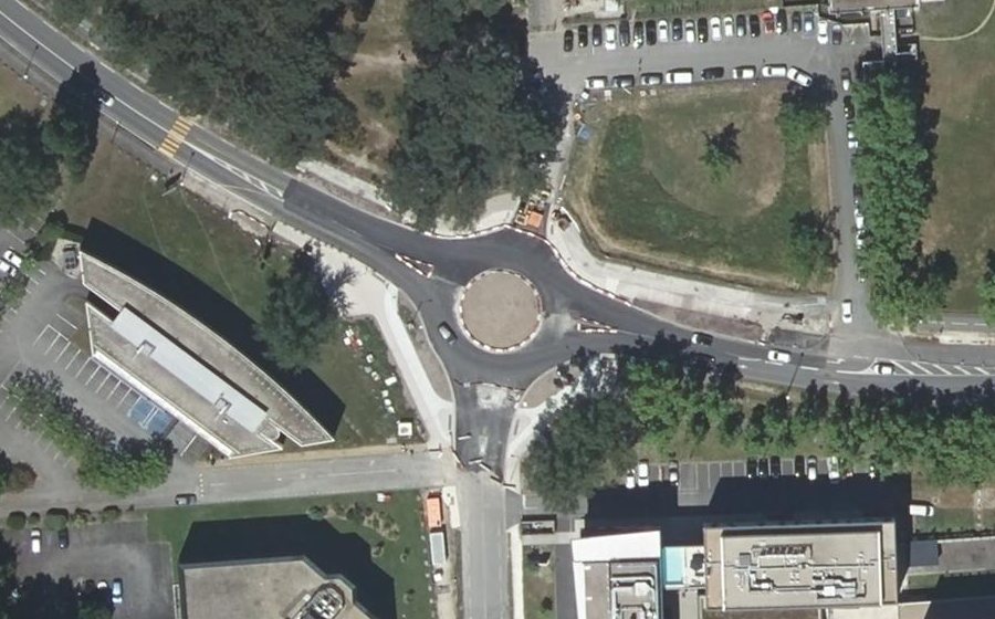 Vue aérienne du Rond-point anonyme n°1308621250
