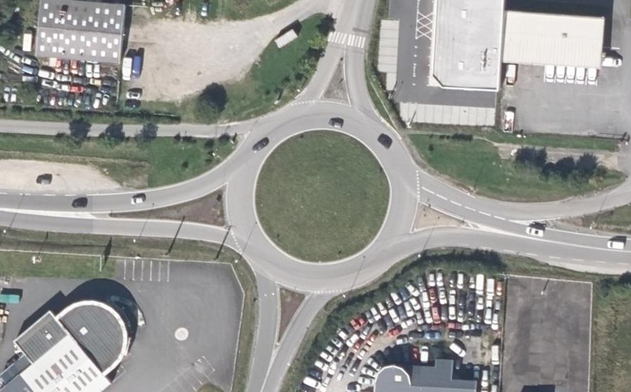 Vue aérienne du Rond-point anonyme n°1308962532