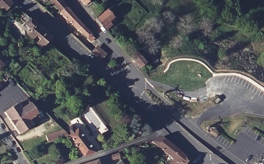 Vue aérienne du Rond-point anonyme n°130908812