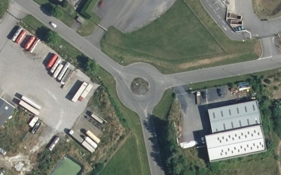 Vue aérienne du Rond-point anonyme n°1309106944