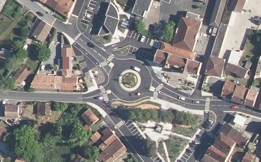 Vue aérienne du Rond-point anonyme n°1309132457