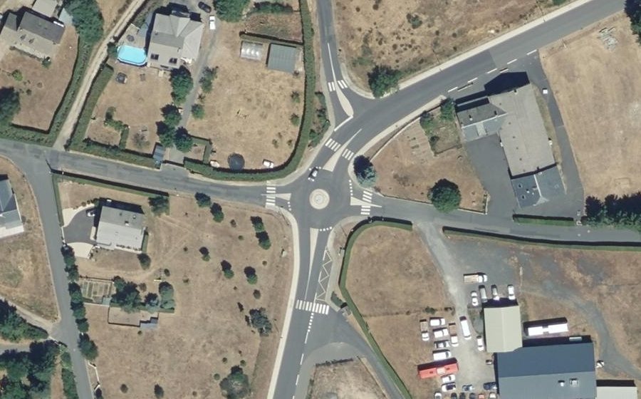 Vue aérienne du Rond-point anonyme n°1309967503