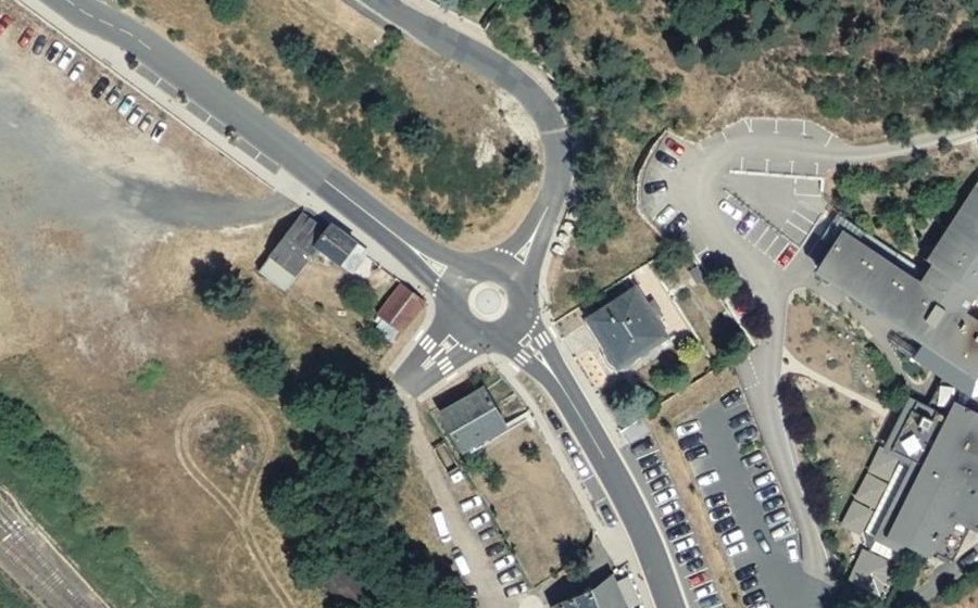 Vue aérienne du Rond-point anonyme n°1309967525