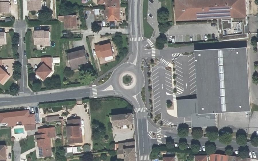 Vue aérienne du Rond-point anonyme n°1310363900