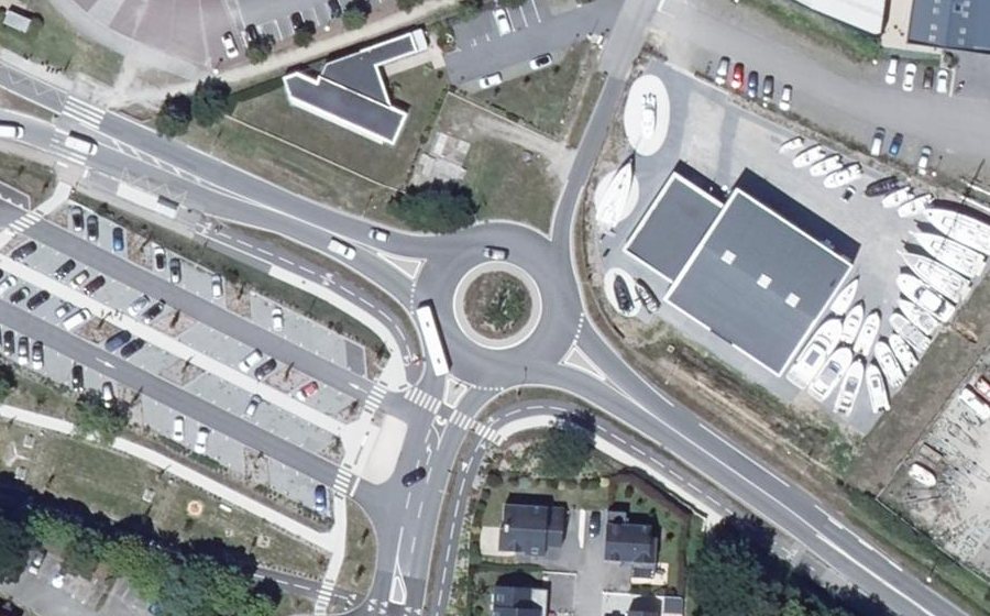 Vue aérienne du Rond-point anonyme n°1310887693