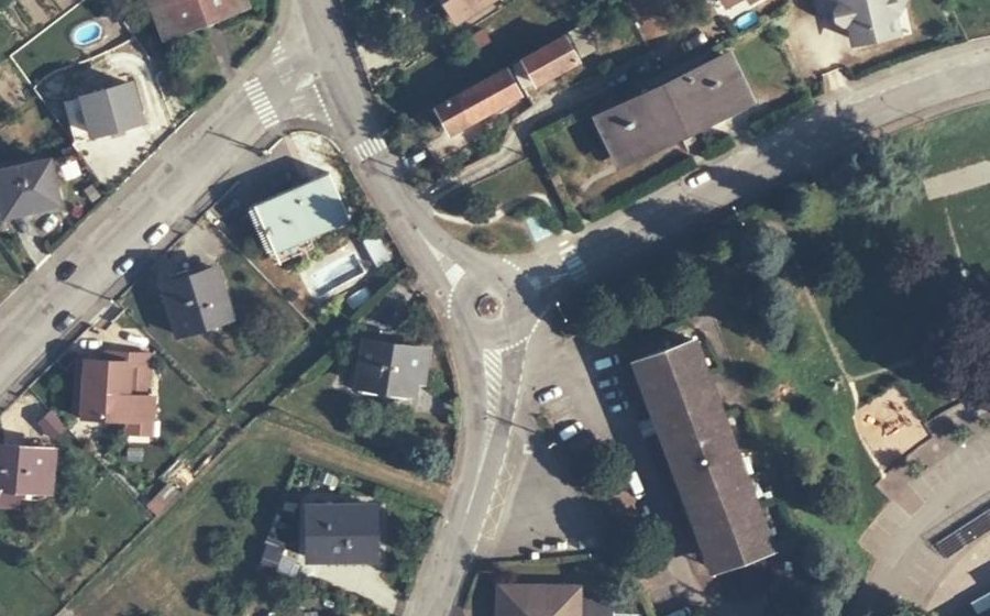 Vue aérienne du Rond-point anonyme n°1311050437