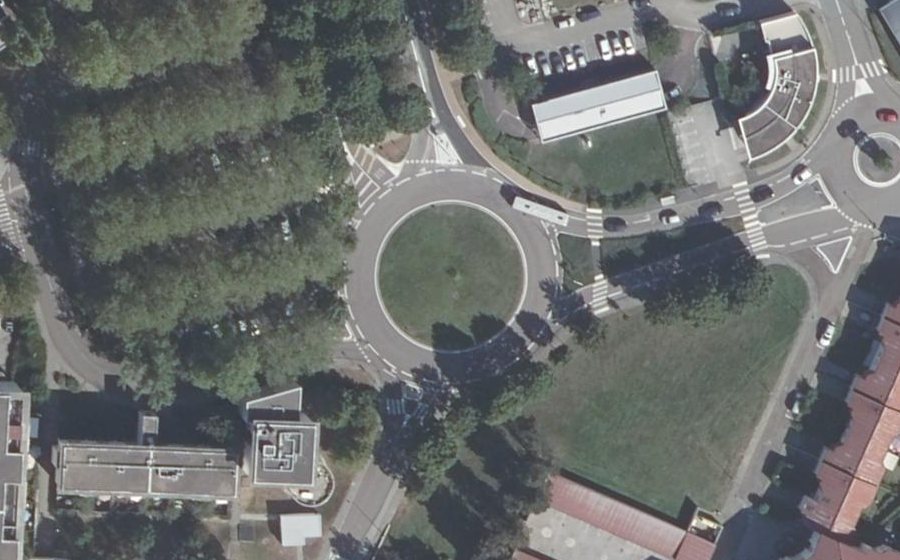 Vue aérienne du Rond-point anonyme n°1311253059