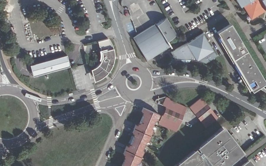 Vue aérienne du Rond-point anonyme n°1311253061
