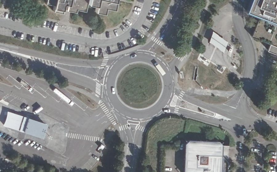 Vue aérienne du Rond-point anonyme n°1311253063