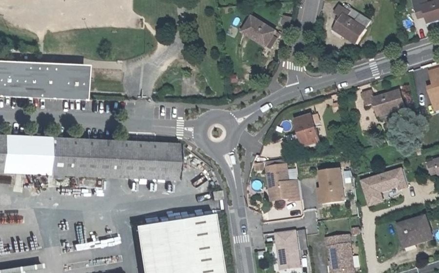 Vue aérienne du Rond-point anonyme n°1311314838