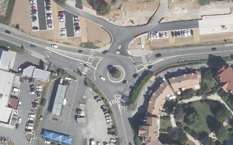 Vue aérienne du Rond-point anonyme n°1311373081