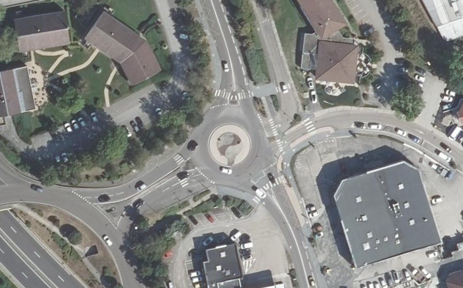 Vue aérienne du Rond-point anonyme n°1311620855