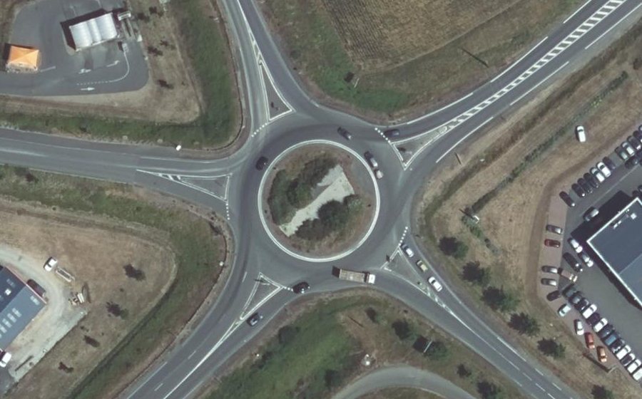 Vue aérienne du Rond-point anonyme n°131221221