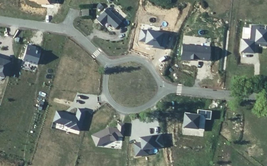 Vue aérienne du Rond-point anonyme n°131225639