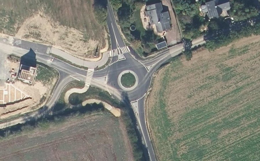 Vue aérienne du Rond-point anonyme n°1312278015