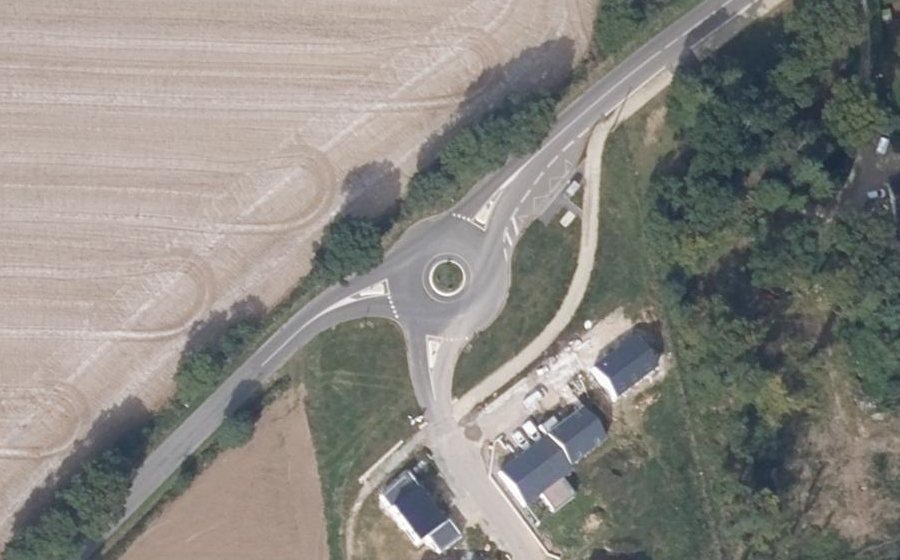 Vue aérienne du Rond-point anonyme n°1312290195