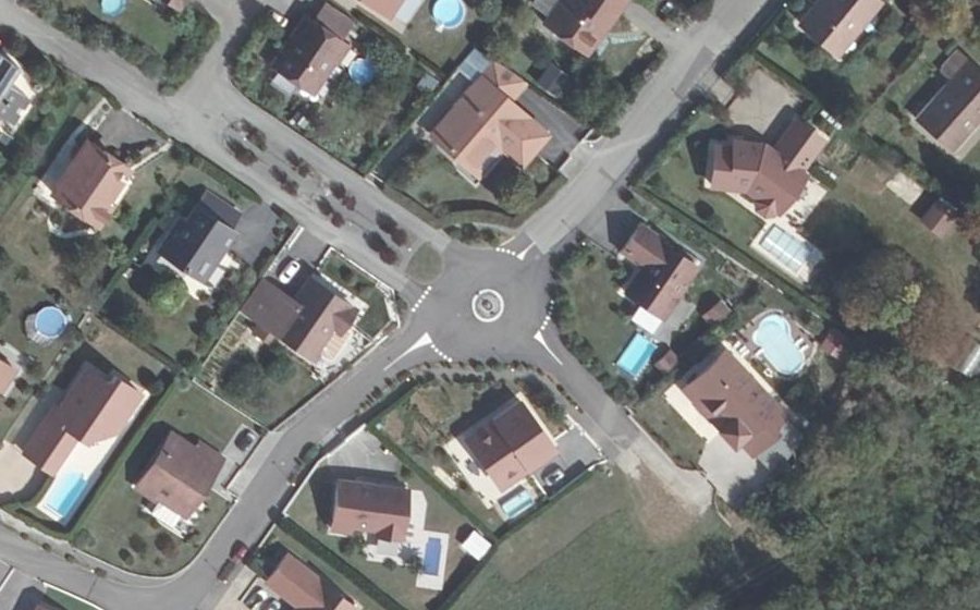 Vue aérienne du Rond-point anonyme n°131237261