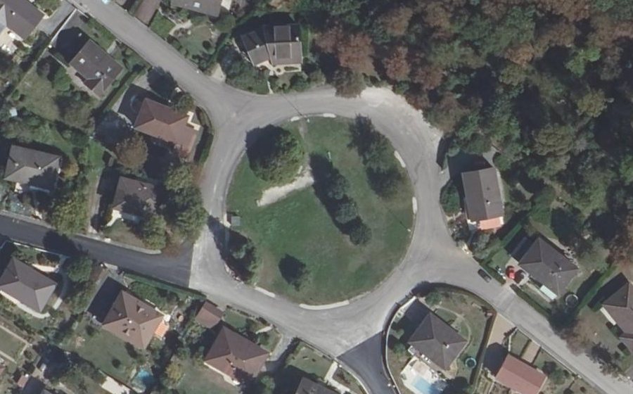 Vue aérienne du Rond-point anonyme n°131237288