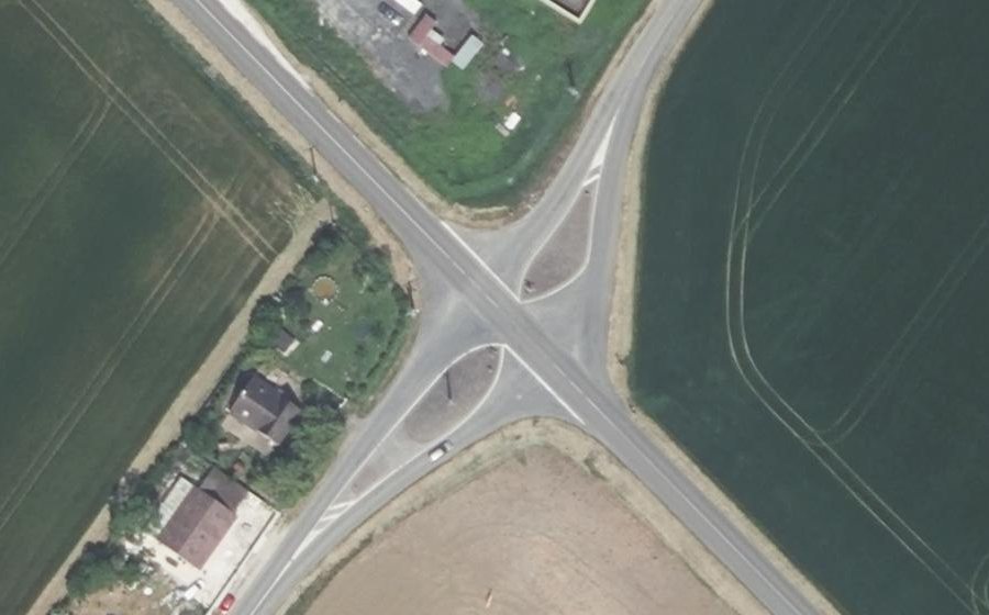 Vue aérienne du Rond-point anonyme n°1312461834
