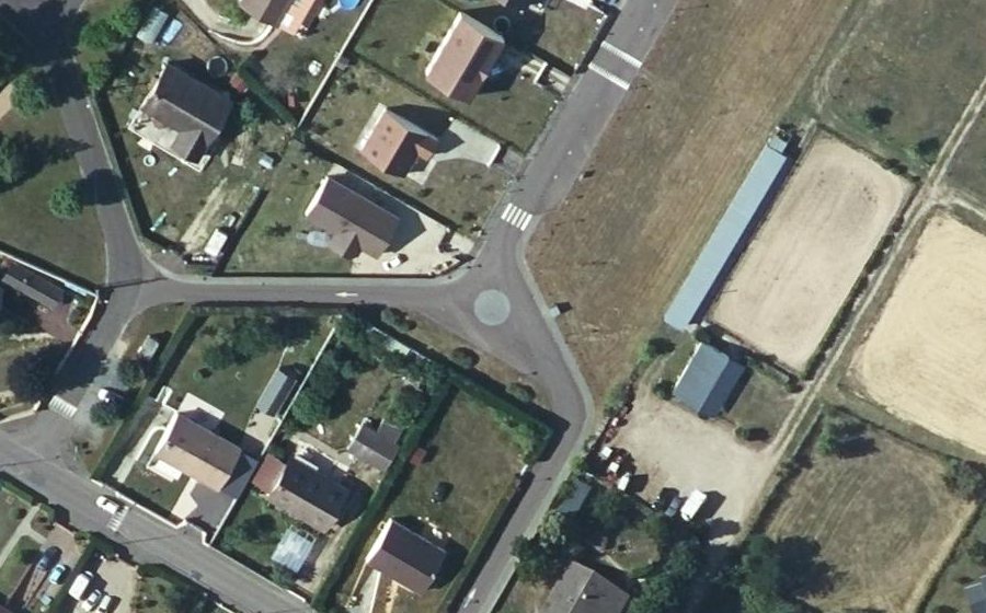 Vue aérienne du Rond-point anonyme n°1312649487