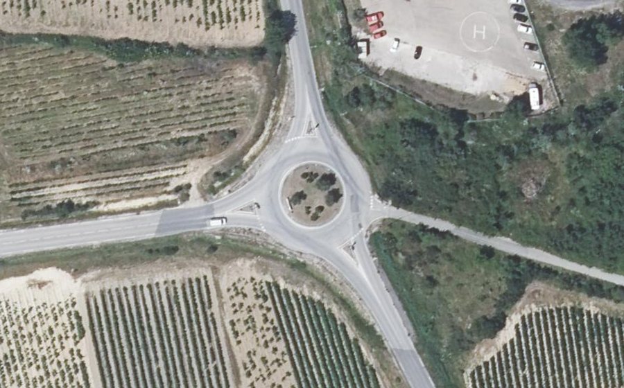 Vue aérienne du Rond-point anonyme n°131267865