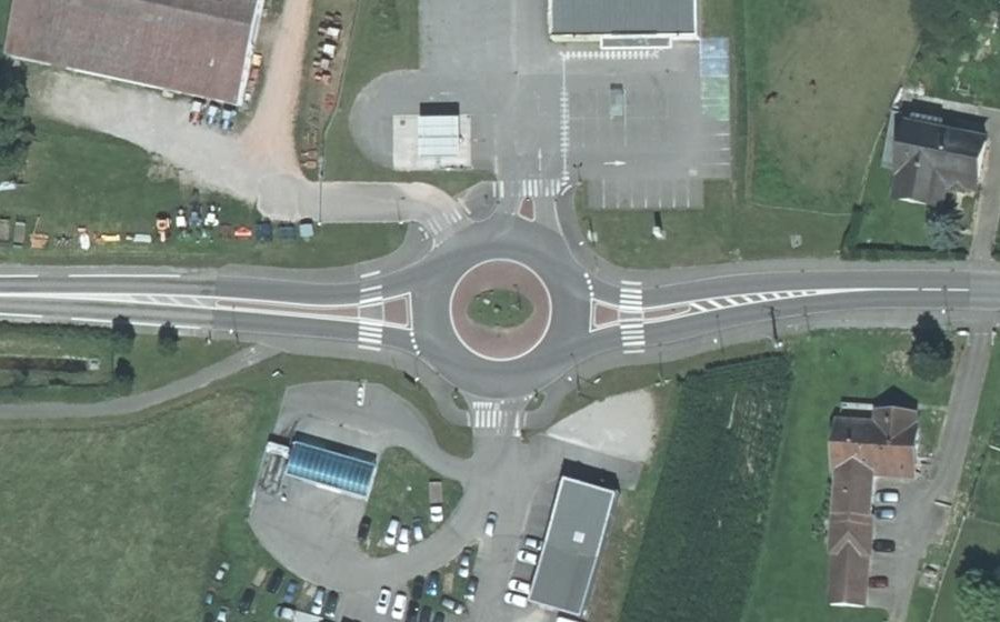 Vue aérienne du Rond-point anonyme n°131285779