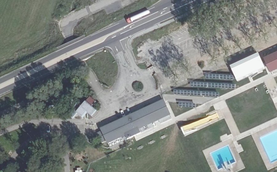 Vue aérienne du Rond-point anonyme n°131304184