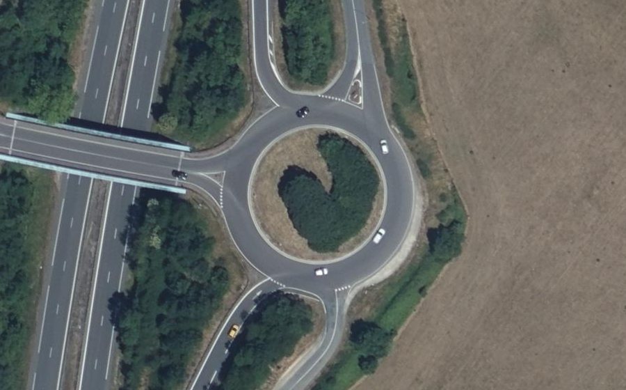 Vue aérienne du Rond-point anonyme n°131319668