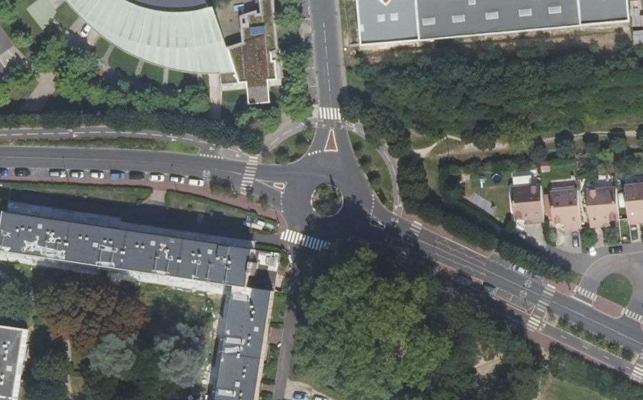 Vue aérienne du Rond-point anonyme n°131328553