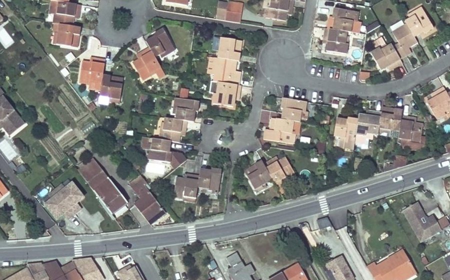 Vue aérienne du Rond-point anonyme n°131338295