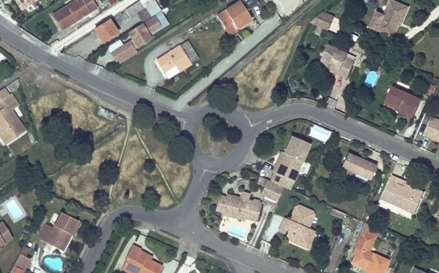 Vue aérienne du Rond-point anonyme n°131339694