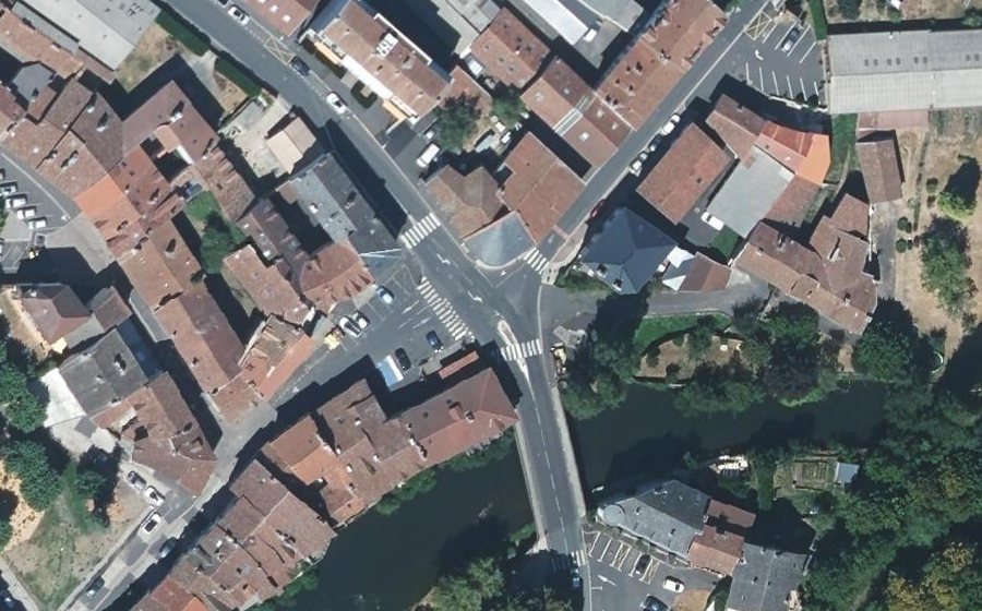 Vue aérienne du Rond-point anonyme n°1313517889