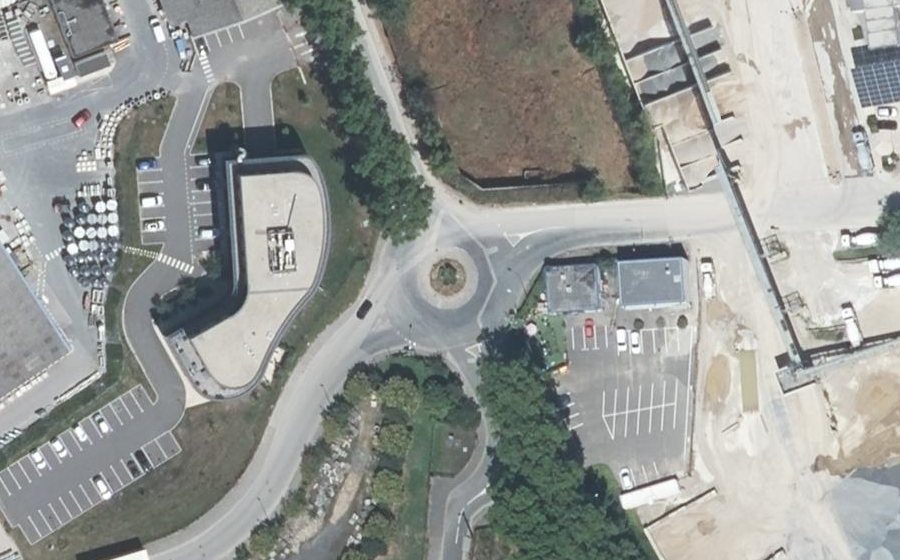 Vue aérienne du Rond-point anonyme n°1313810210