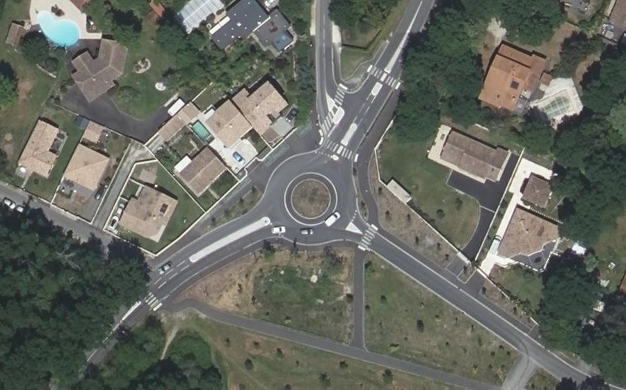 Vue aérienne du Rond-point anonyme n°1313858229