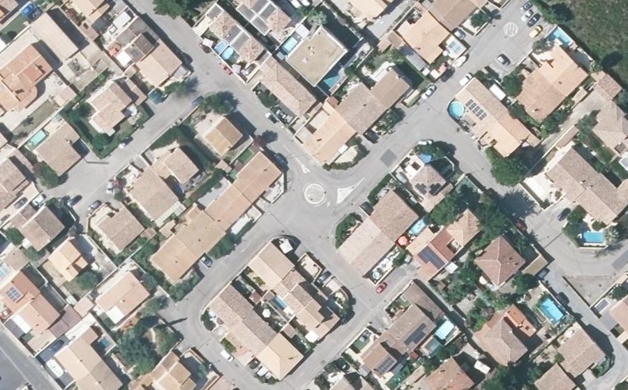 Vue aérienne du Rond-point anonyme n°1314353237