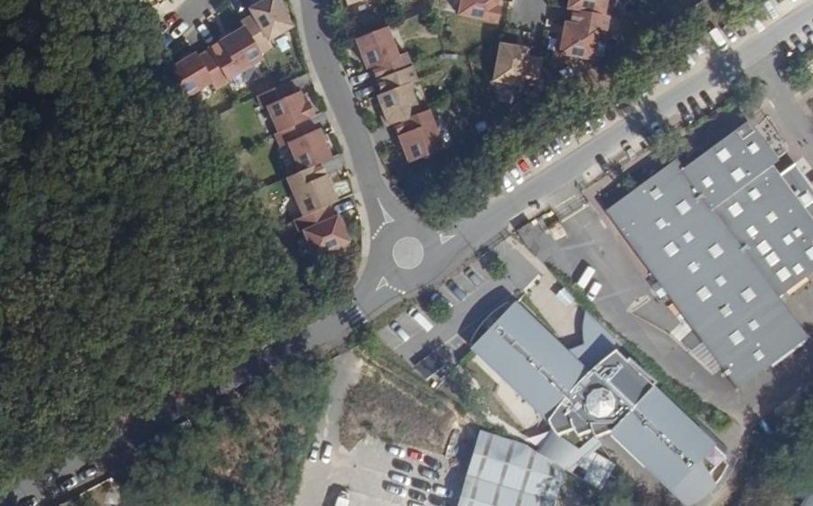 Vue aérienne du Rond-point anonyme n°131437953