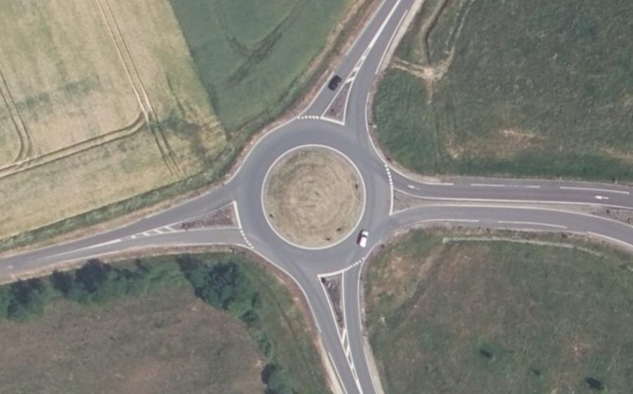 Vue aérienne du Rond-point anonyme n°131480642