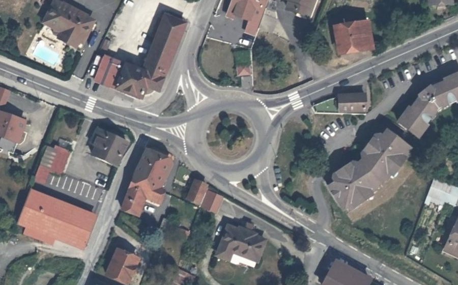 Vue aérienne du Rond-point anonyme n°131508132