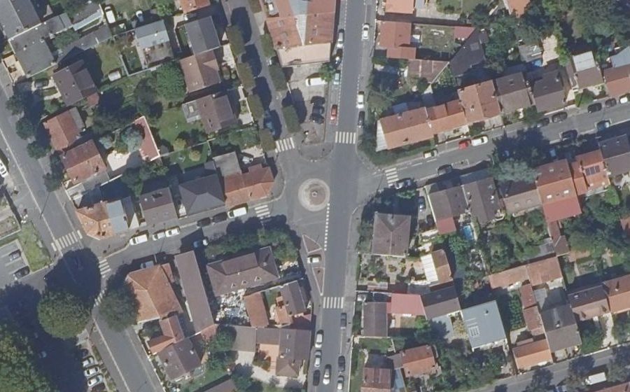 Vue aérienne du Rond-point anonyme n°1315217818