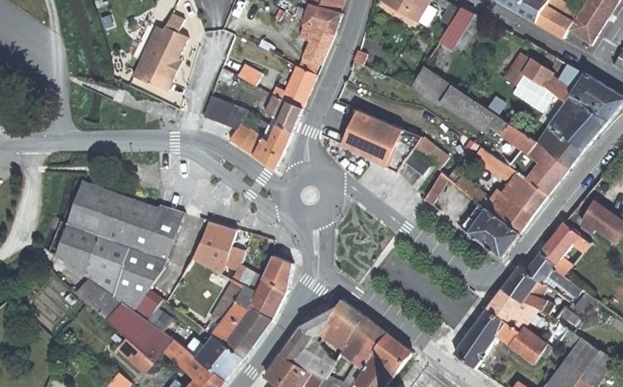 Vue aérienne du Rond-point anonyme n°1315257846