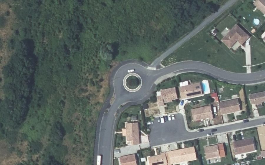 Vue aérienne du Rond-point anonyme n°131542220