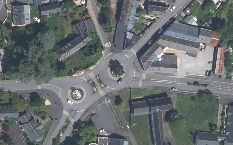 Vue aérienne du Rond-point anonyme n°131546314
