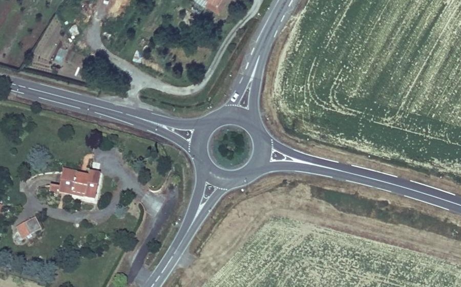 Vue aérienne du Rond-point anonyme n°131549846