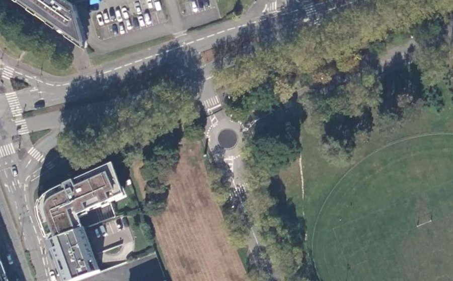 Vue aérienne du Rond-point anonyme n°1315510668