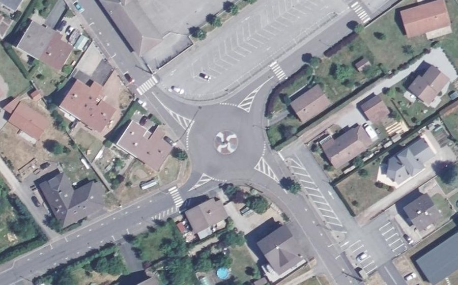 Vue aérienne du Rond-point anonyme n°131556671
