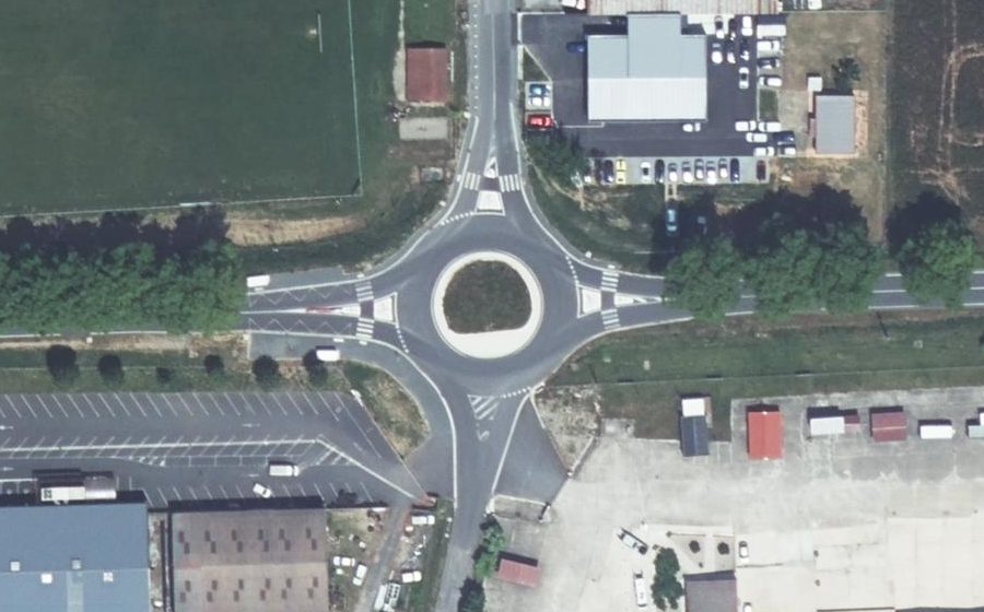 Vue aérienne du Rond-point anonyme n°1315883572