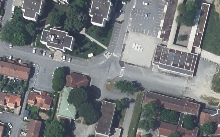 Vue aérienne du Rond-point anonyme n°1315920980