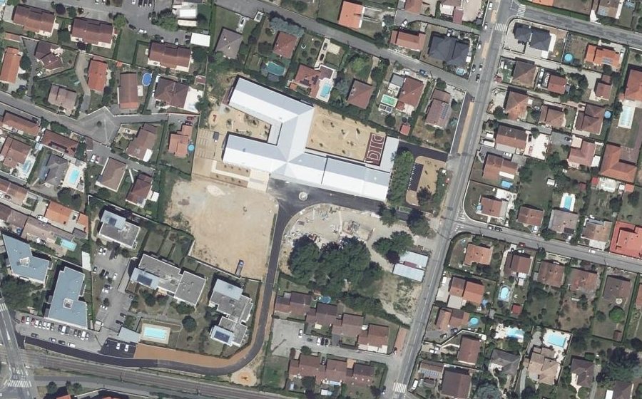 Vue aérienne du Rond-point anonyme n°1315944684